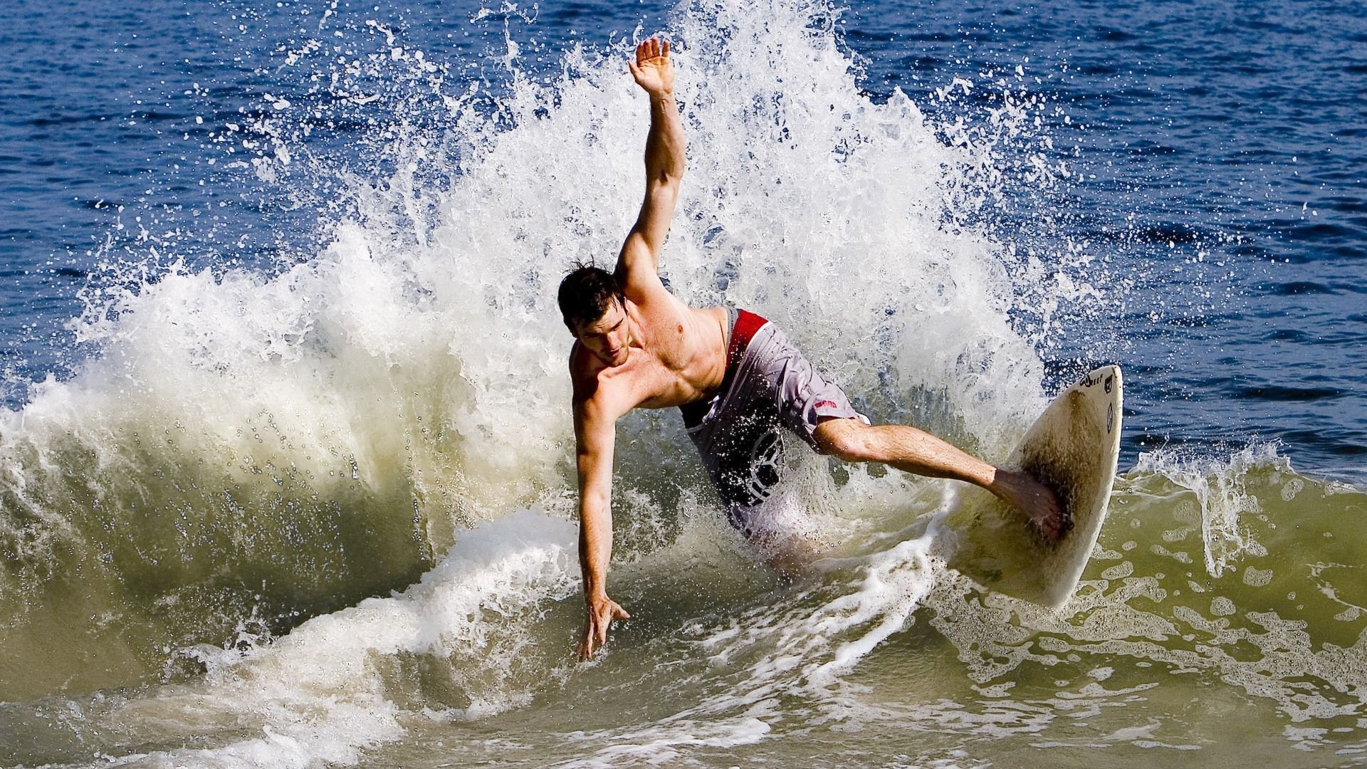 世界青年高山滑雪锦标赛中国选手显身手，国际高山滑雪挑战赛